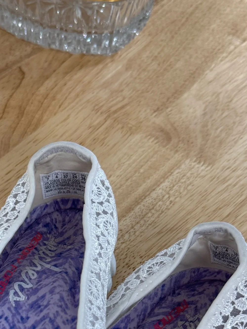 Whimsical Fairy Skechers White Leather Crochet Slip-On Comfort Flats Size 7